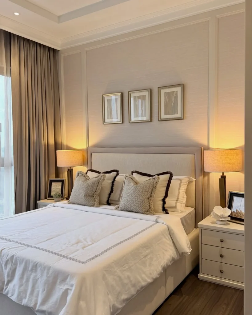 Classic Hotel Bedroom With Grasscloth Wallpaper and Warm Table Lamps